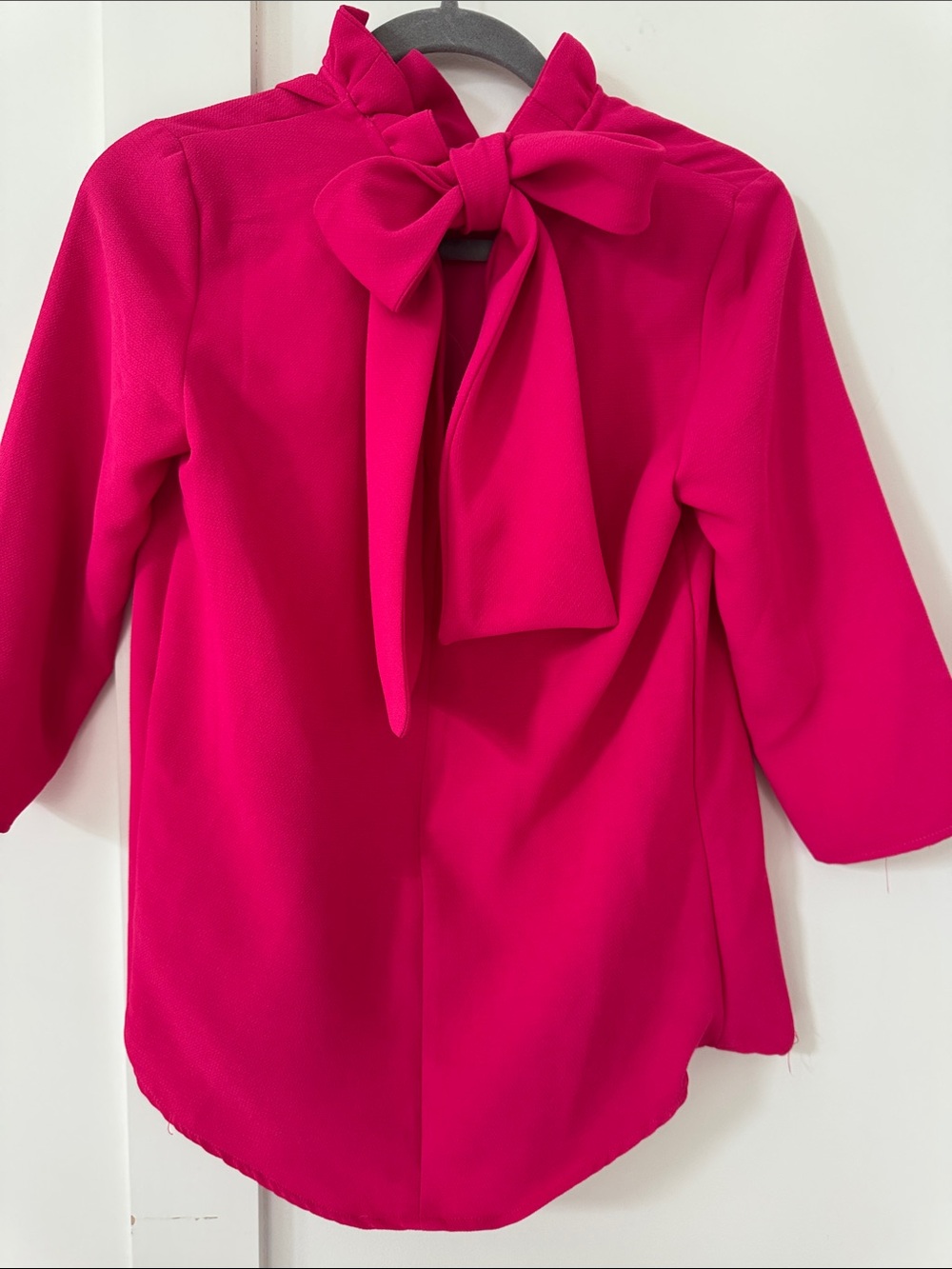 Tuckernuck Pomander Place Faye Fuchsia Pink Crepe Ruffled Neck Bow Top S - Picture 5 of 9
